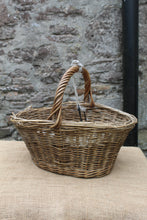 Load image into Gallery viewer, Clyde Valley Orchard Baskets Reproductions